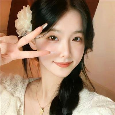 黑瓜吃料网入口 - 人气小花疑似整容失败，机场生图引发全网热议